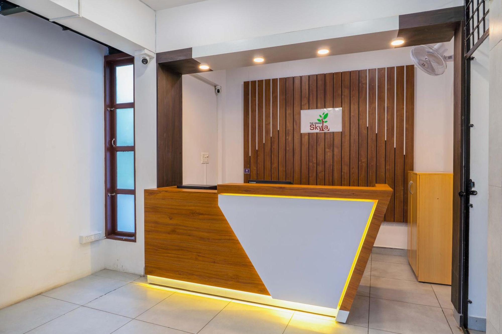 Treebo The Grand Skyla, Malleshwaram Bangalore Exterior foto